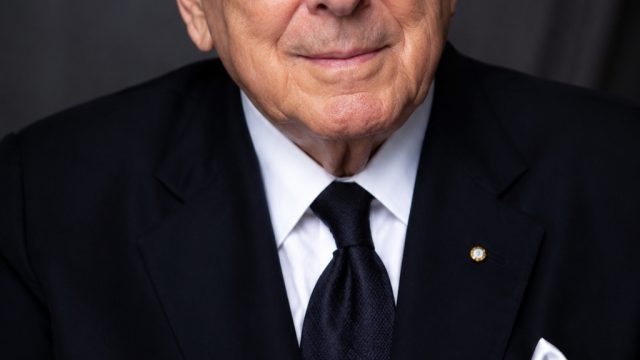 Music Industry Mourns Loss of Iconic Executive Clive Davis at 94