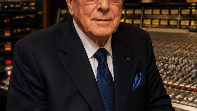 Remembering Clive Davis: A Legacy of Musical Innovation and Influence