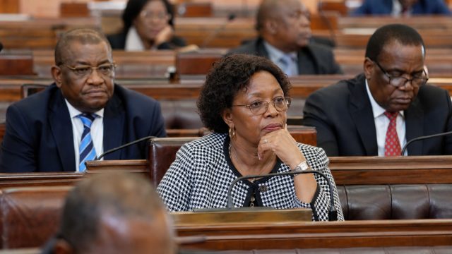 Zimbabwe's Senate Moves to Tra